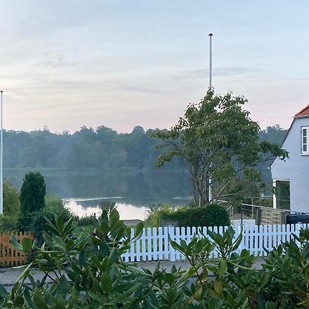 Den Gamle Skomager Hytte Ved Slotssoen Gråsten Exteriör bild