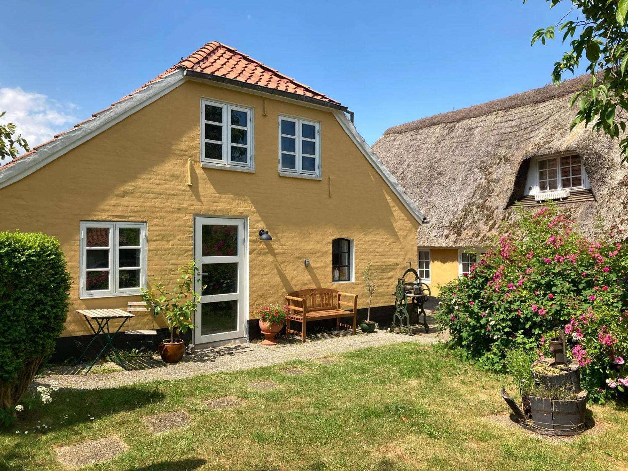 Den Gamle Skomager Hytte Ved Slotssoen Gråsten Exteriör bild